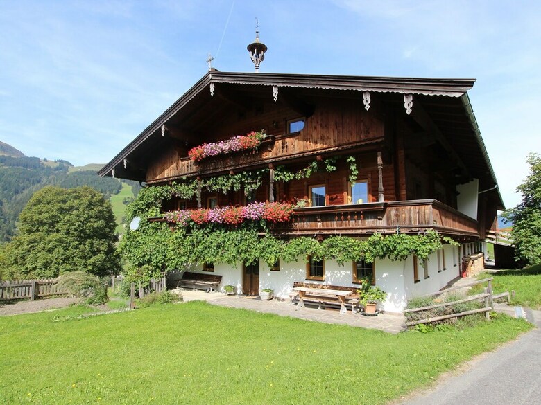 Cozy Apartment In Tirol Tyrol With Mountain Views