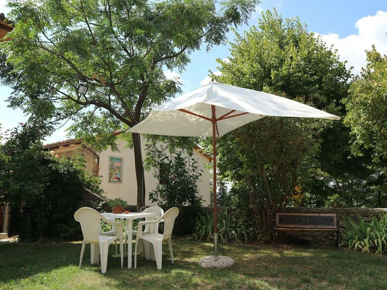 Beautiful Apartment With Garden, Patio, Pool, Barbecue