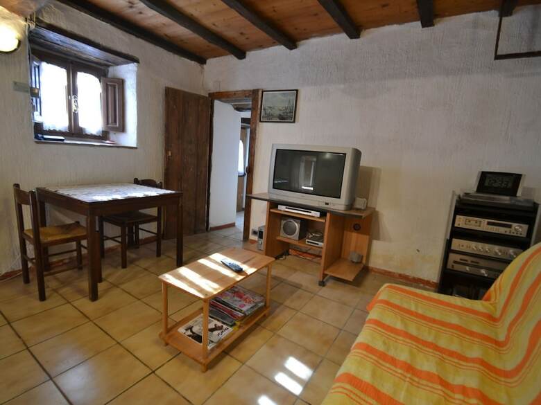 Authentic Colonial Property Set In The Tuscan Hills
