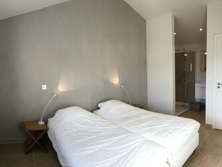 Premium Villa In Malauc�ne With Private Pool