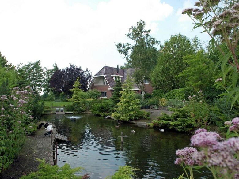 Luxurious Mansion In de Tike With Jacuzzi