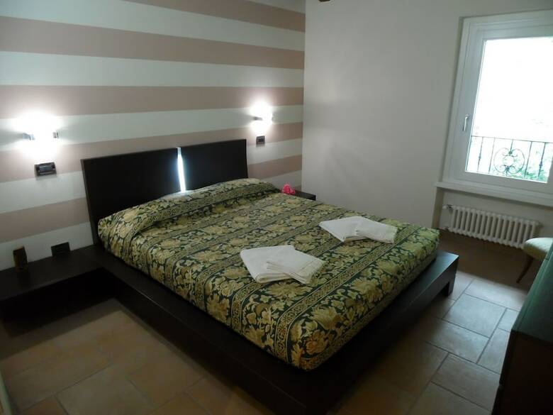 Modern Apartment With Balcony In Vello Italy