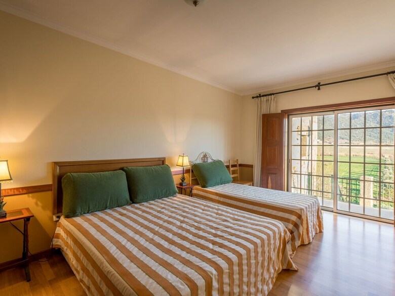Cozy Cottage In Vila Flor With Swimming Pool