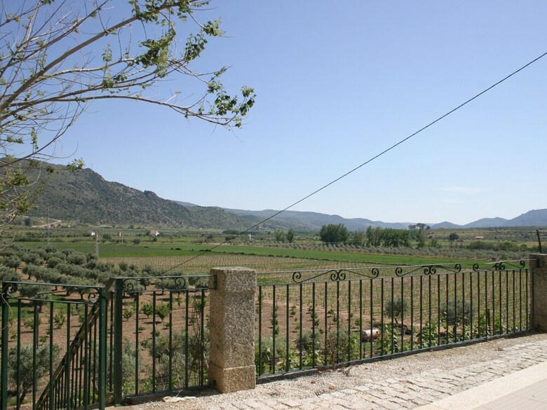 Cozy Cottage In Vila Flor With Swimming Pool
