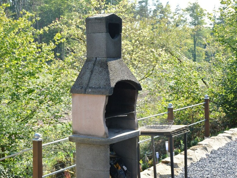 Unusual Chalet In The Woods, Very Comfortable, Nice Covered Terrace, Quiet