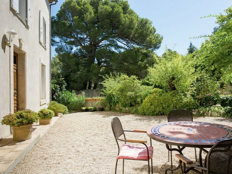 Welcoming Villa With Private Garden In Bages