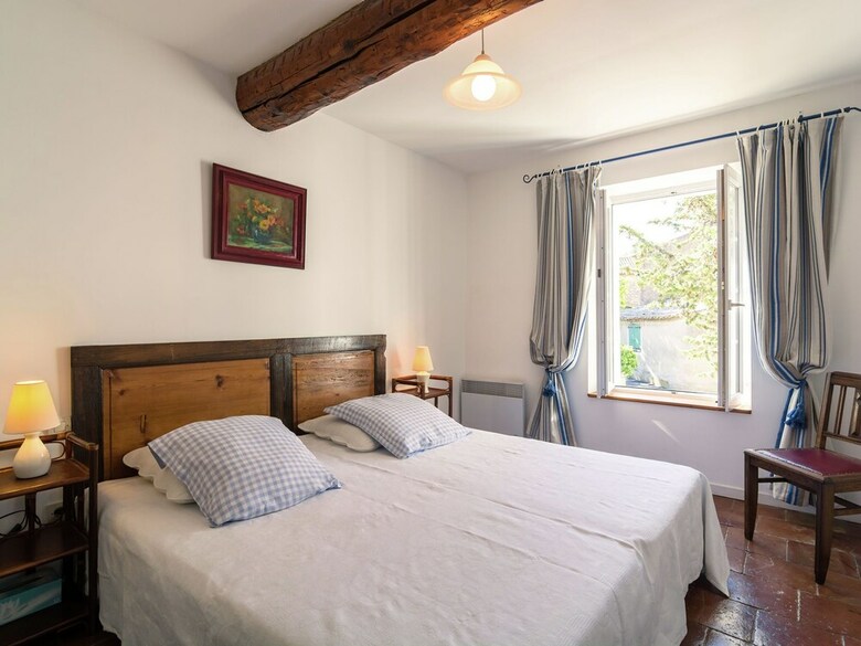 Welcoming Villa With Private Garden In Bages