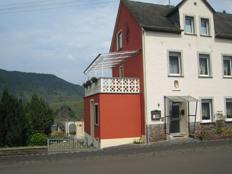 Comfortable Holiday Home Near Vineyards In Bremm
