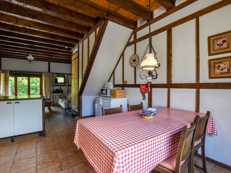 Spacious Holiday Home Near Lake In Le Quartier