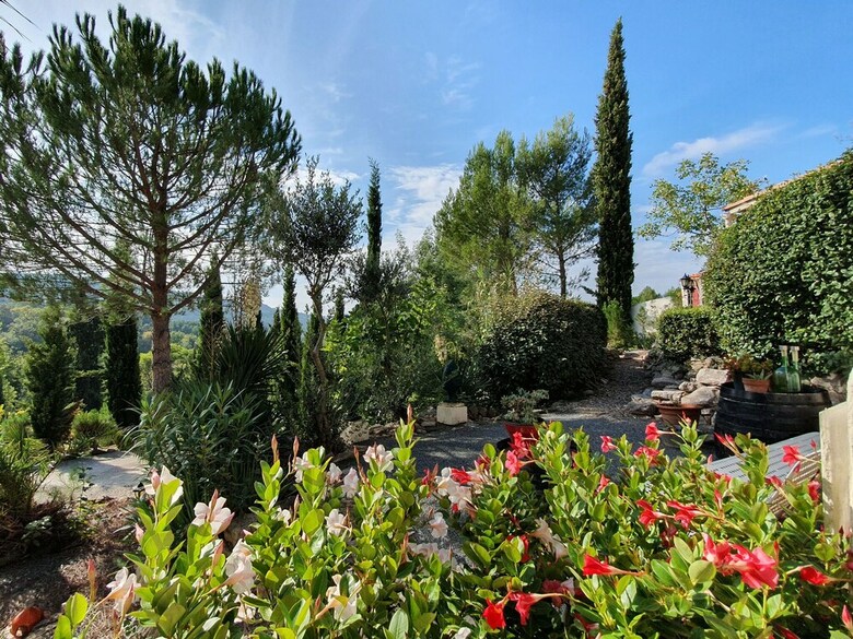 Cozy Holiday Home With Private Swimming Pool In Pierrerue