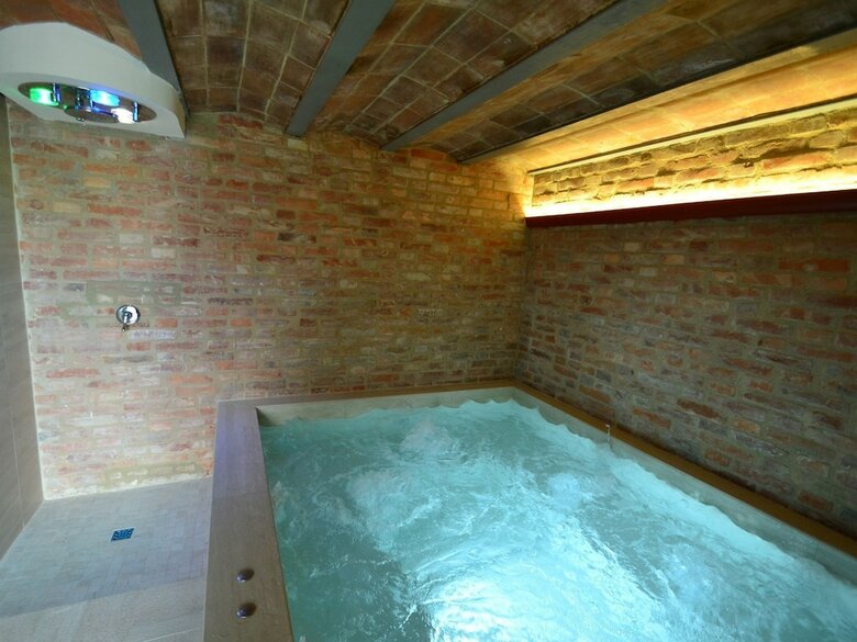 Amazing Farmhouse In Montecatini Terme With Jacuzzi