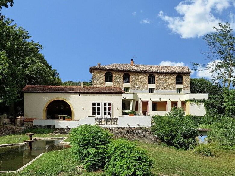 Magnificent Villa In Les Mages With Jacuzzi