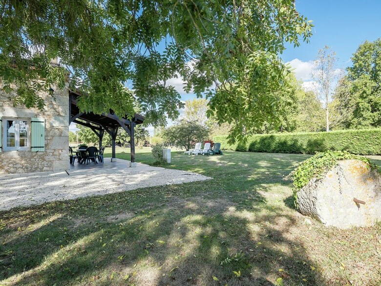 Spacious Holiday Home In Saint-nexans With Terrace