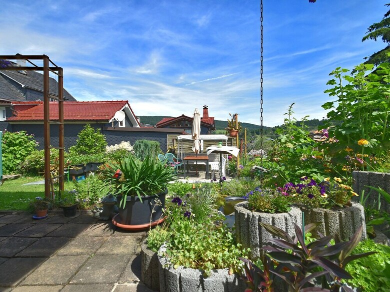 Cozy Apartment In Altenfeld With Garden