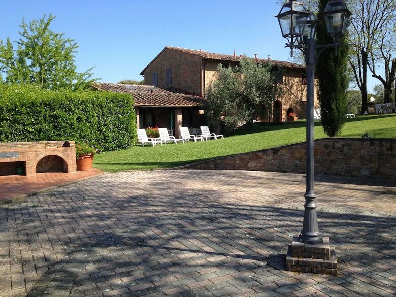 Spacious Holiday Home In Montaione With Swimming Pool