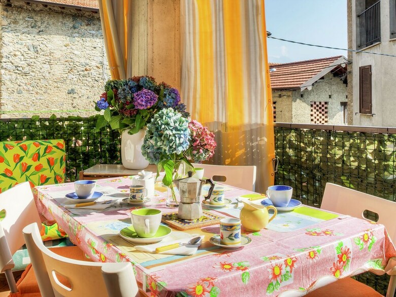 Spacious Apartment Near Lake In Dongo