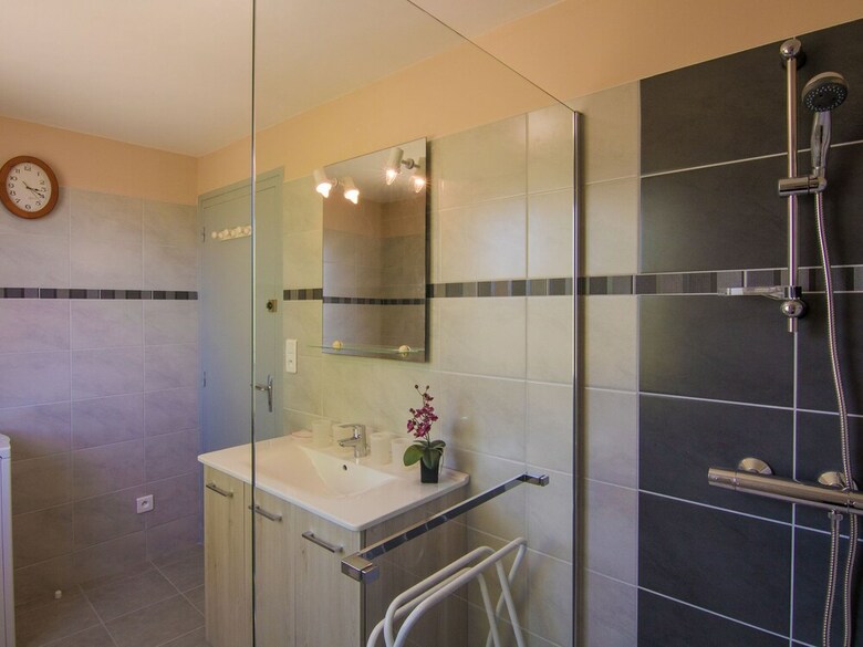 Cosy Holiday Home With All Modern Comforts, Set On A Hill With Nice Views