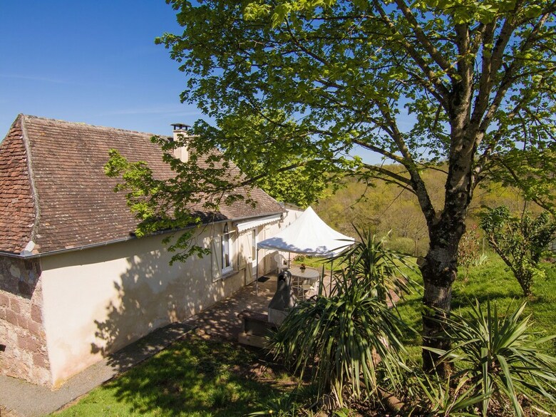 Cosy Holiday Home With All Modern Comforts, Set On A Hill With Nice Views