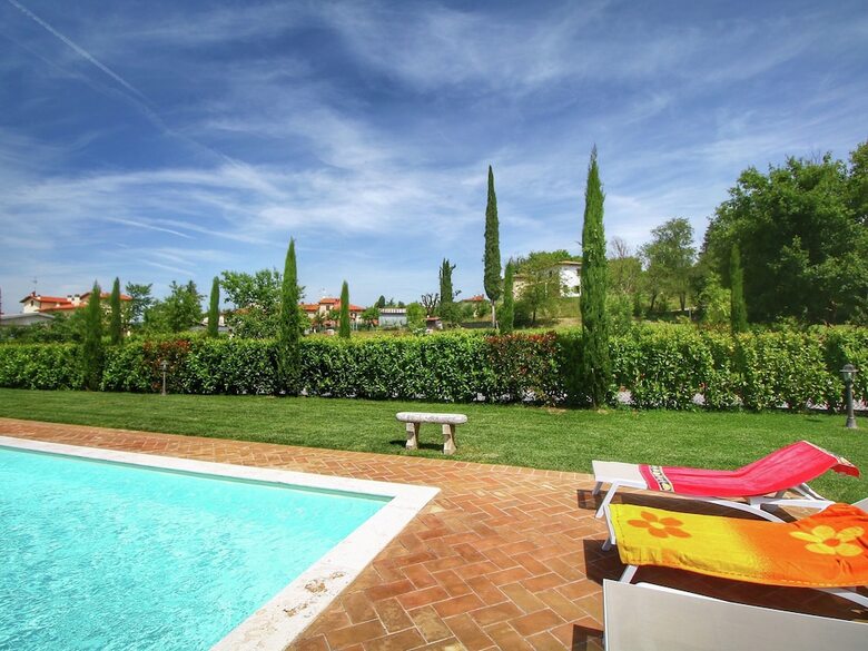 Luxurious Cottage In Lucignano With Pool