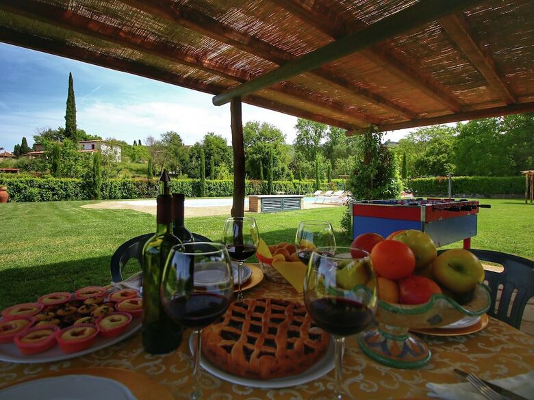 Luxurious Cottage In Lucignano With Pool