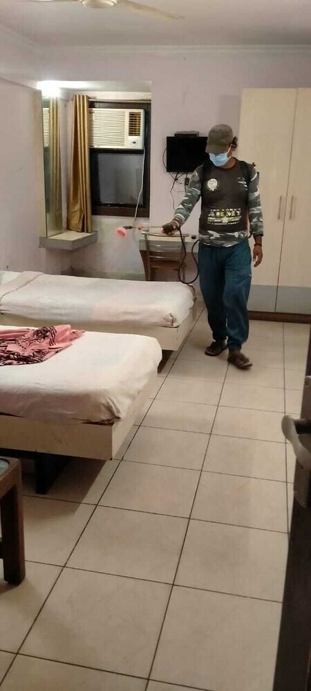 Lals Plaza Hotel