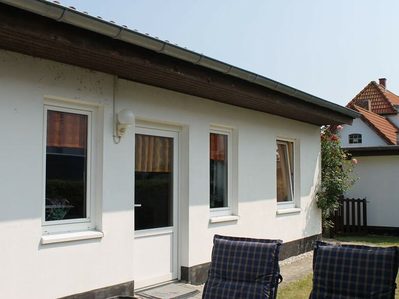 Spacious Bungalow In K�hlungsborn Near Sea Beach