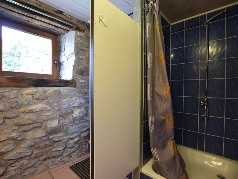 Quaint Cottage In Petite Langlire With Jacuzzi