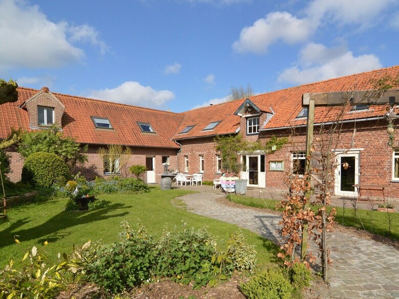 Cozy Holiday Home In Hondschoote With Terrace