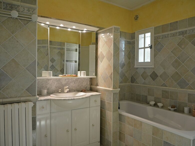 Lush Villa In Beaucaire With Swimming Pool