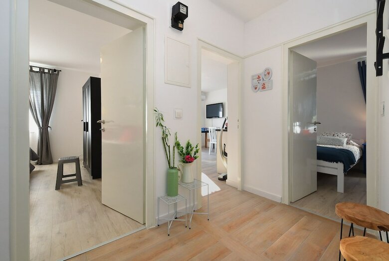 Apartment 1811
