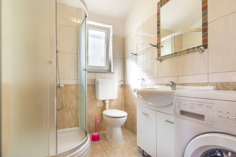 Apartment 1985