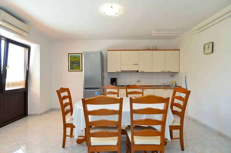 Apartment 1899