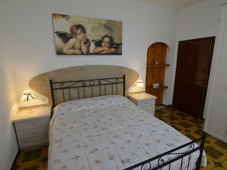 Pleasant Apartment With Courtyard, Terrace, Parasol, Balcony