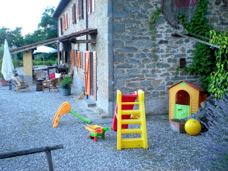 Beautiful Cottage In Pescia With Jacuzzi