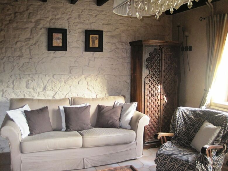 Charming Cottage, Tastefully Presented And Located In The Meuse Valley