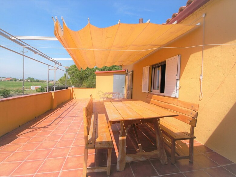 Luxurious Cottage In Vila-sacra With Terrace