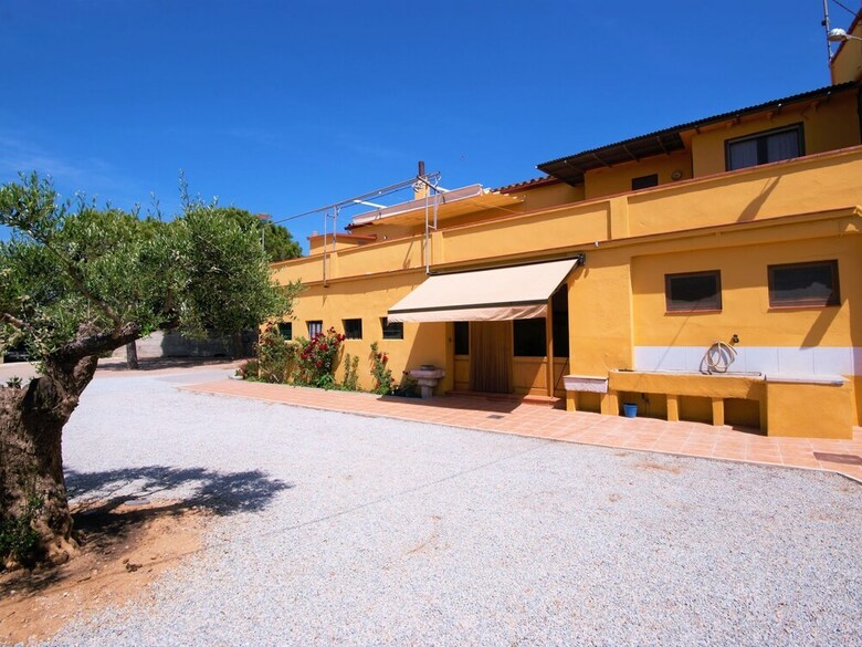 Luxurious Cottage In Vila-sacra With Terrace