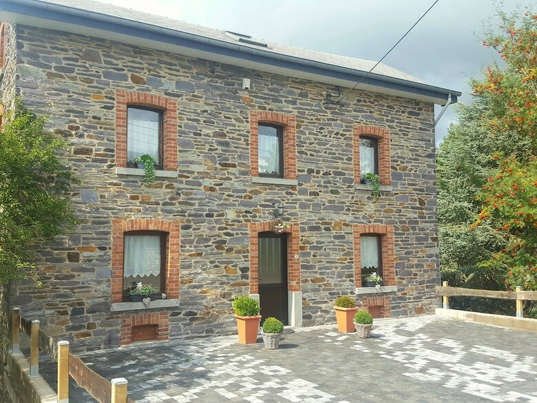 Luring Holiday Home In Lierneux With Garden