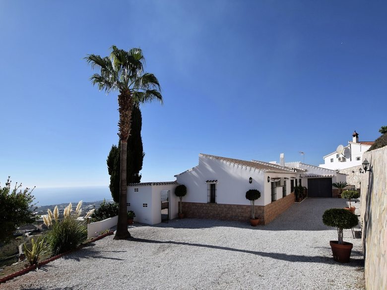 Tasteful And Modern Villa With Private Swimming Pool