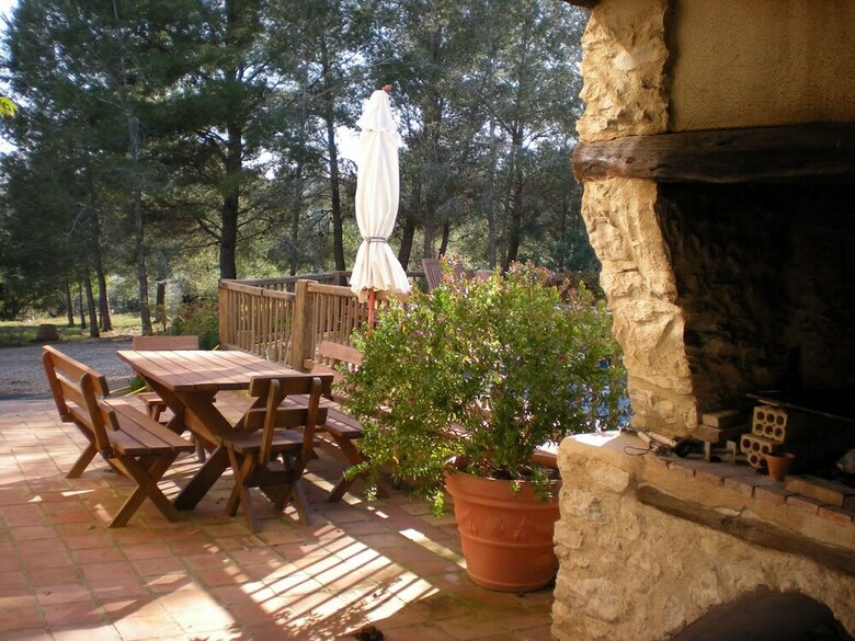 Comfortable Cottage In Renau Costa Dorada With Roofed Patio