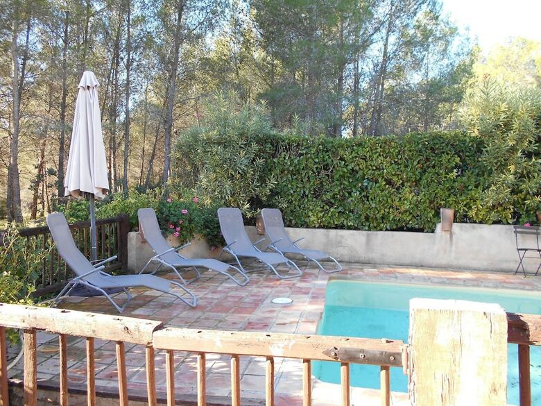 Comfortable Cottage In Renau Costa Dorada With Roofed Patio