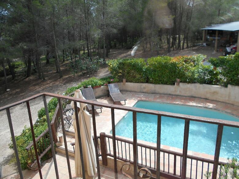 Comfortable Cottage In Renau Costa Dorada With Roofed Patio