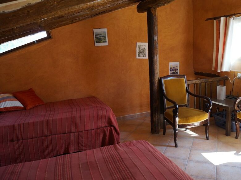 Comfortable Cottage In Renau Costa Dorada With Roofed Patio