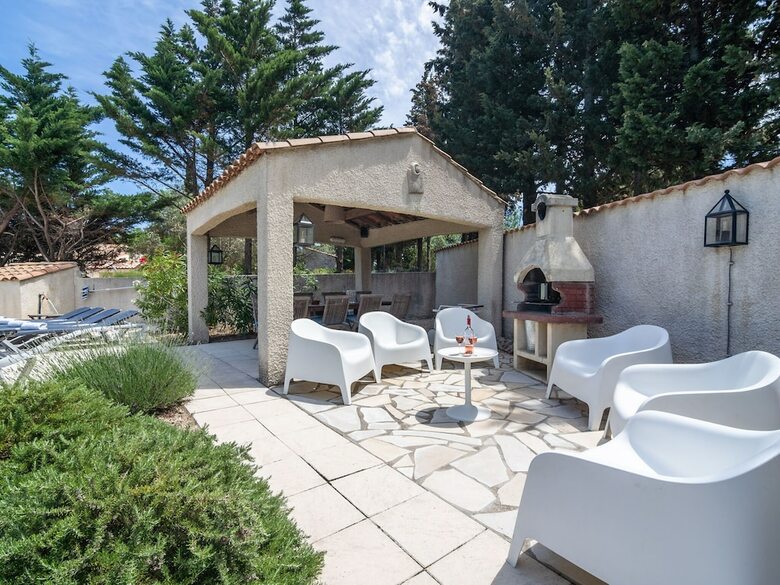 Comfy Villa In Pouzols-minervois With Private Pool