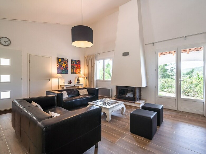 Comfy Villa In Pouzols-minervois With Private Pool
