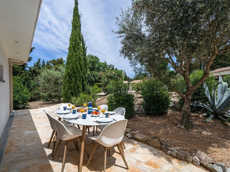 Comfy Villa In Pouzols-minervois With Private Pool