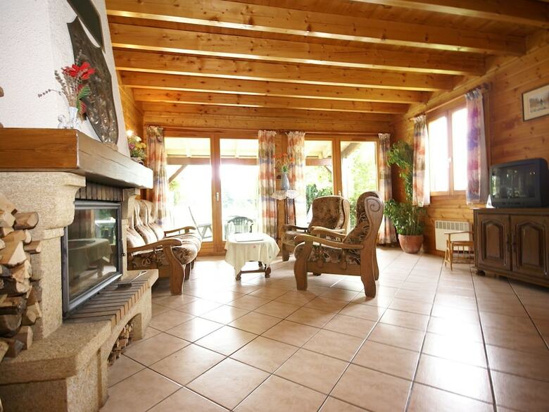 Vintage Holiday Home In Servance With Barbecue