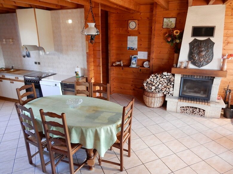 Vintage Holiday Home In Servance With Barbecue