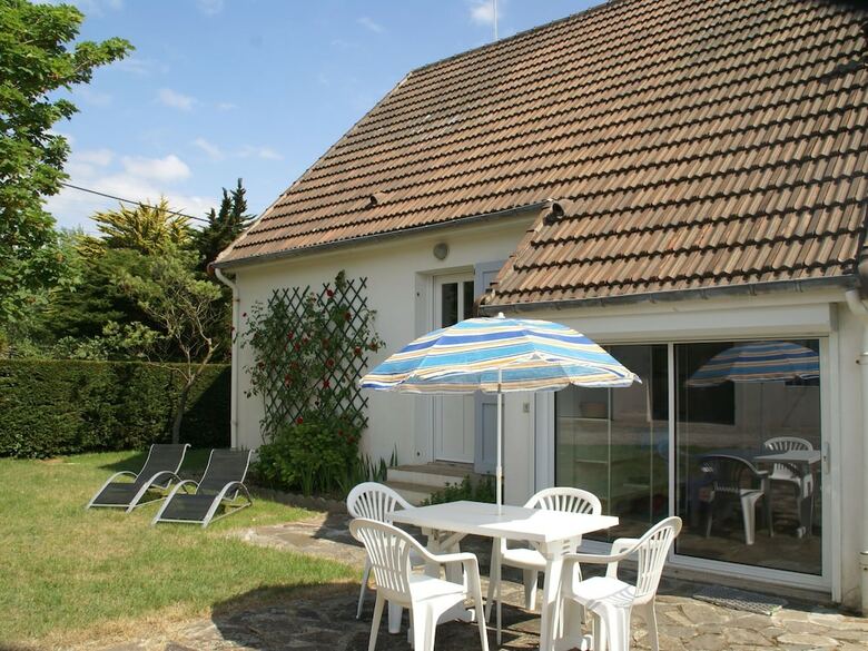 Cozy Holiday Home In Saint-germain-sur-ay With Garden