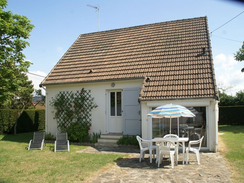 Cozy Holiday Home In Saint-germain-sur-ay With Garden